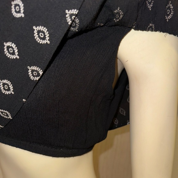 EARTHBOUND FLOUNCE SLEEVE OFF SHOULDER BOHO BLUE GEO PRINT FLOWY CROP M - Picture 9 of 12